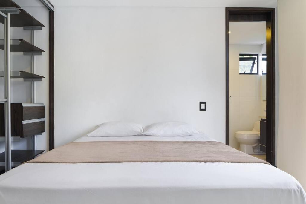 301 Modern space in exclusive area of El Poblado - 3