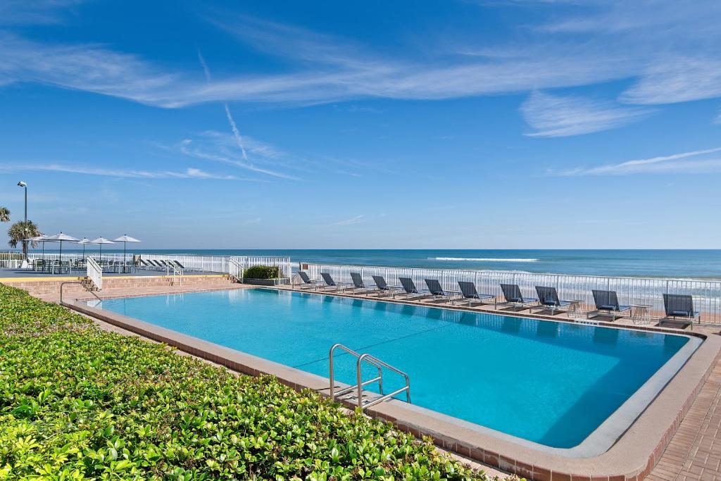 Spark by Hilton Ormond Beach Oceanfront スイミングプール