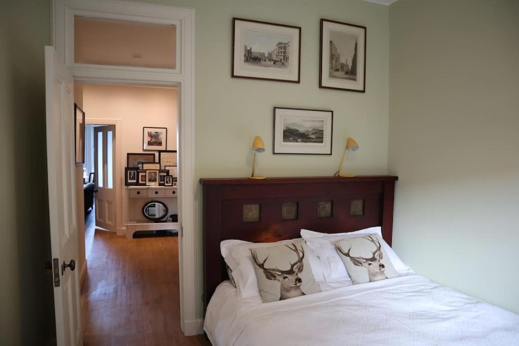 Stylish Victorian Apartment for Two in Edinburgh, Edinburgh