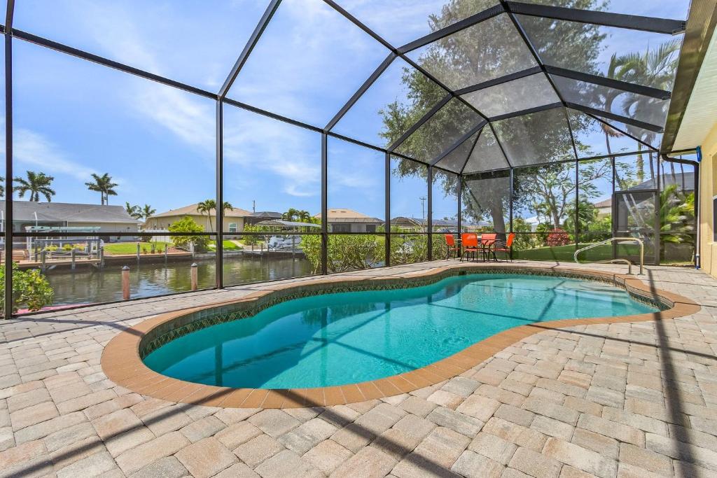 Gulf Access, Kayaks, Heated Pool - Villa Happy Hour - Roelens Vacations, Cape Coral