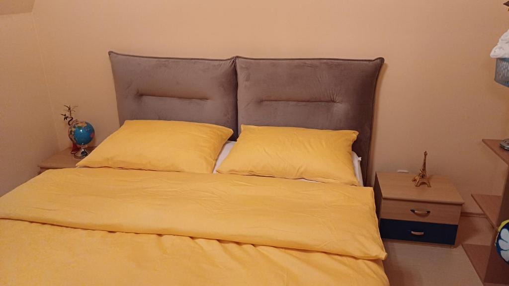 Alex & Nicol, Gänserndorf