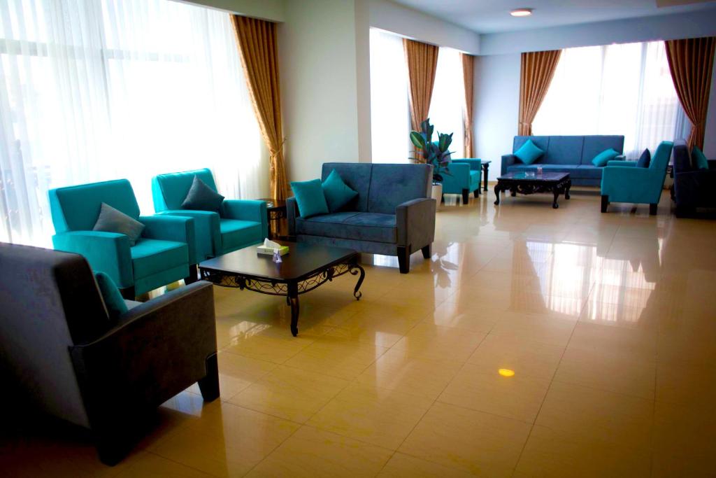 Shared lounge/TV area