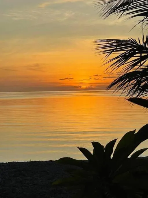 Rangiroa Sunny House, hotel in Avatoru