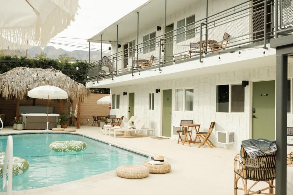 The Maya - Entire Hotel Buyout - Private Gym - Private Game Room - Private Living Area, Palm Springs