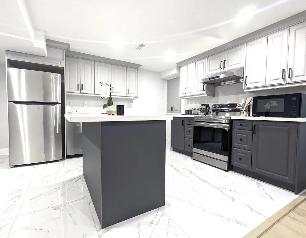 Urban Haven: 2BR/2BA+Office, Kitchen, Dining, hotel in Newcastle