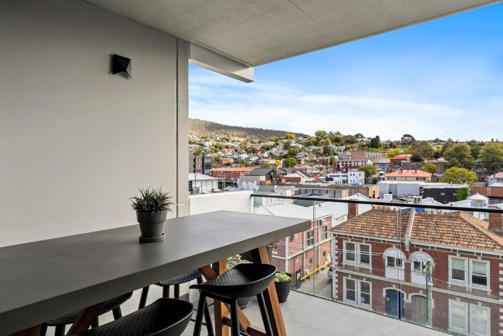 Mountain View at Elliot - A Kunanyi Outlook, Hobart