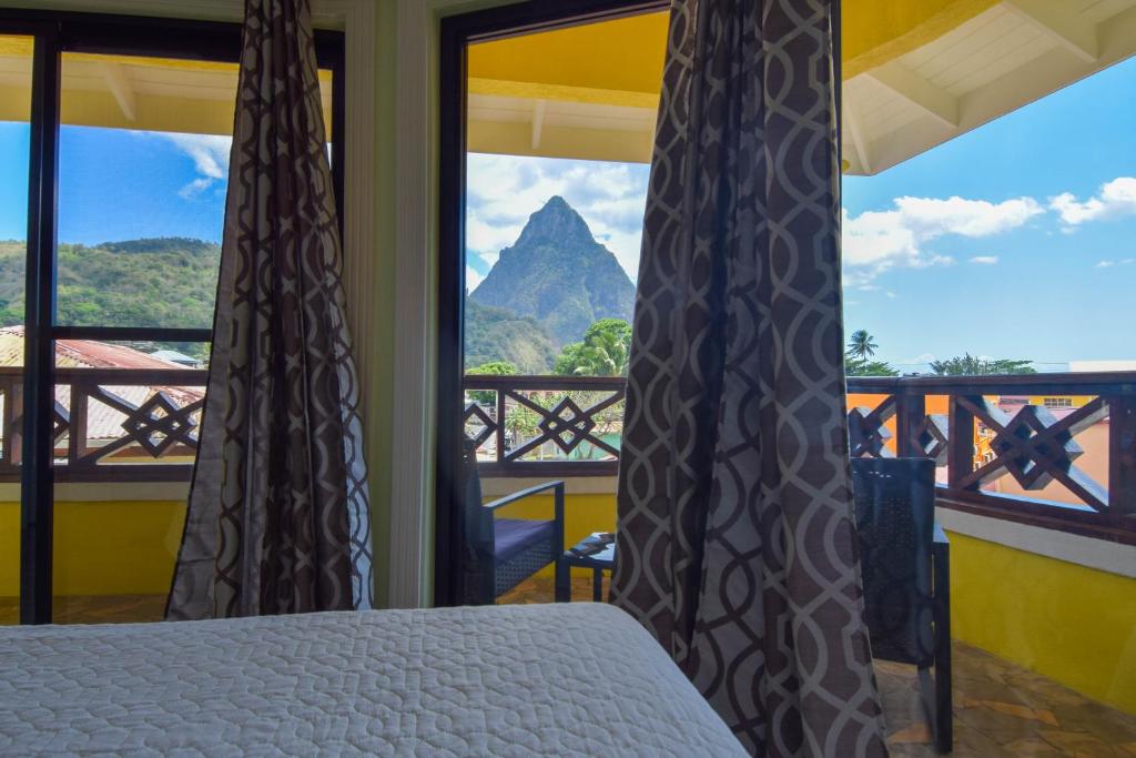 Sea Piton View Apartment- Location, Convenience, Modern Living, Soufrière