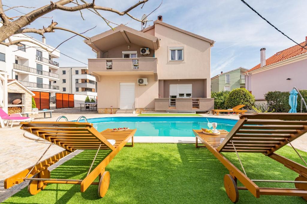 Apartment Kiara with Pool, Zadar