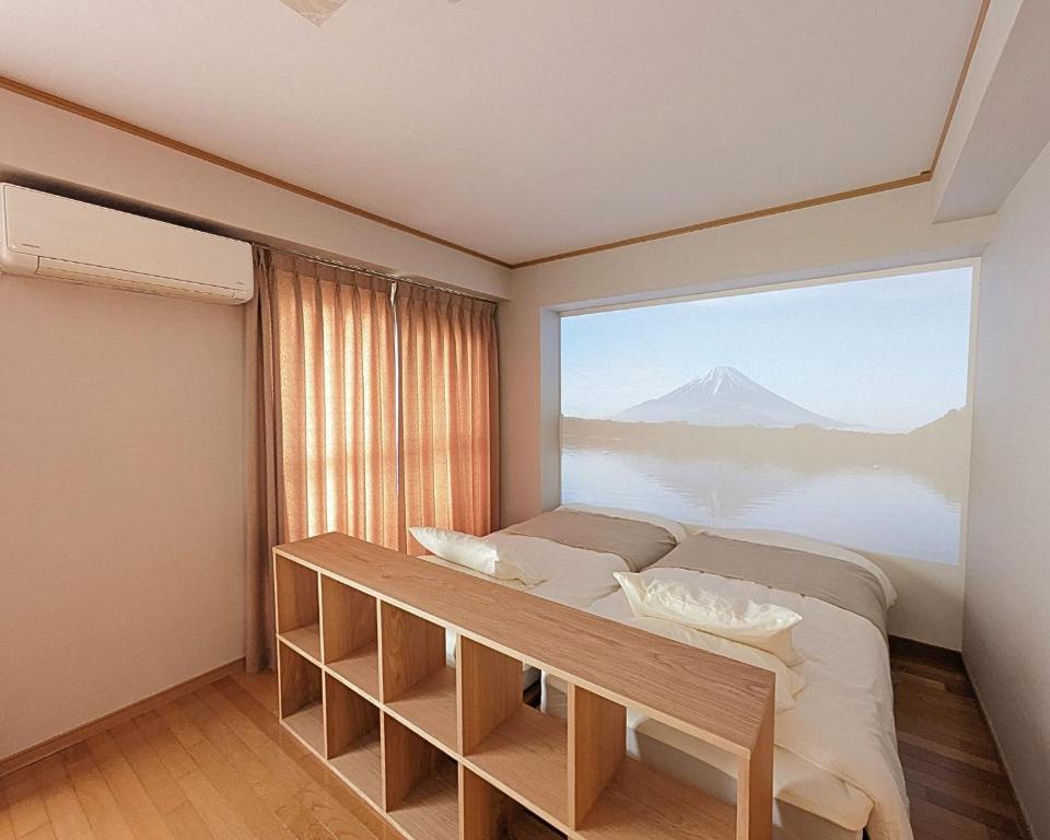 The Global West, Niihama