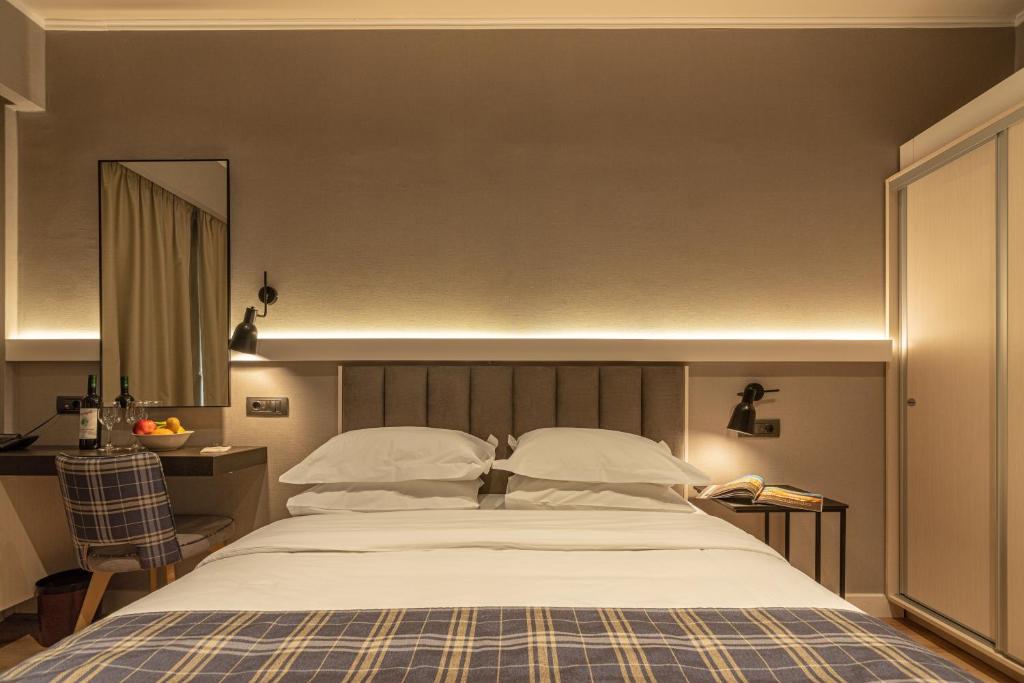 Hotel Room 4