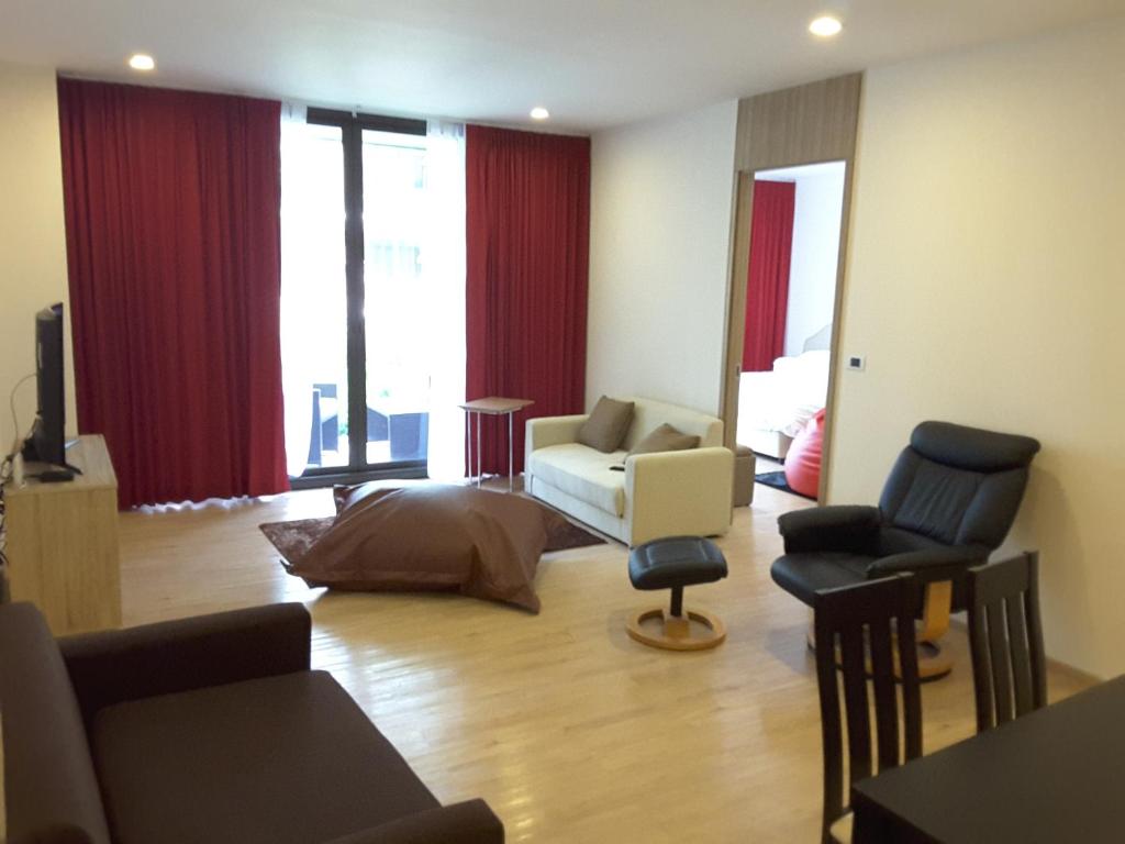 Shared lounge/TV area