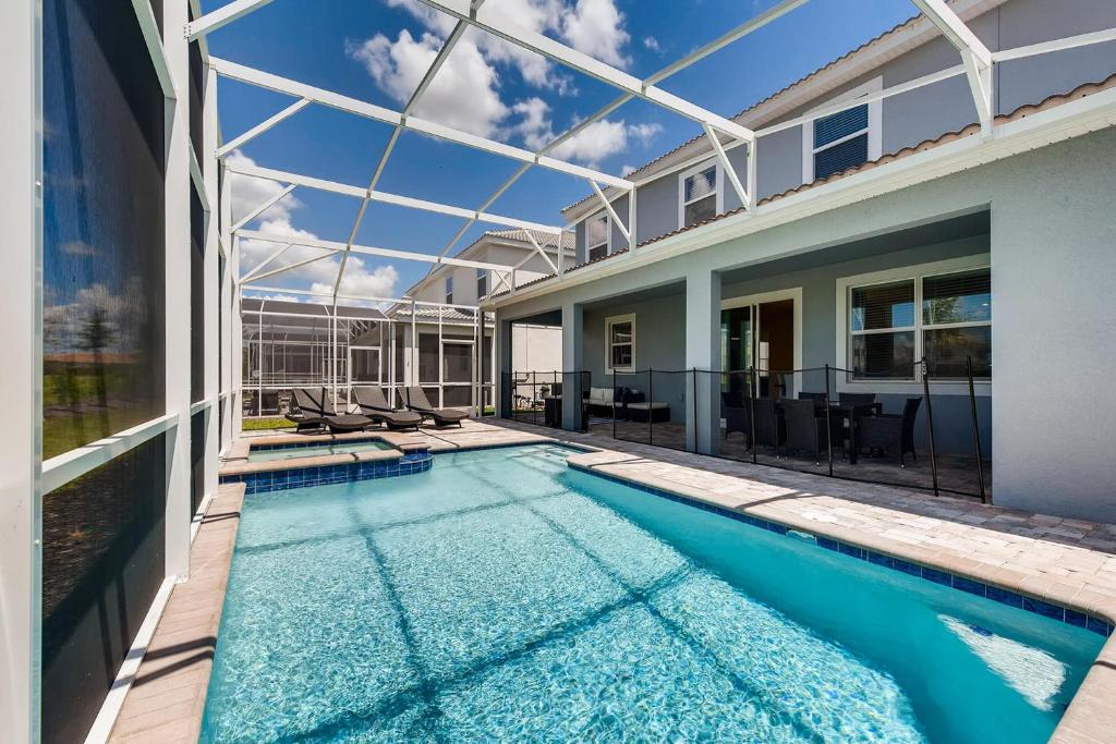 1596 MC - Enchanted 6BR Villa: Pool Magic for 14, Davenport