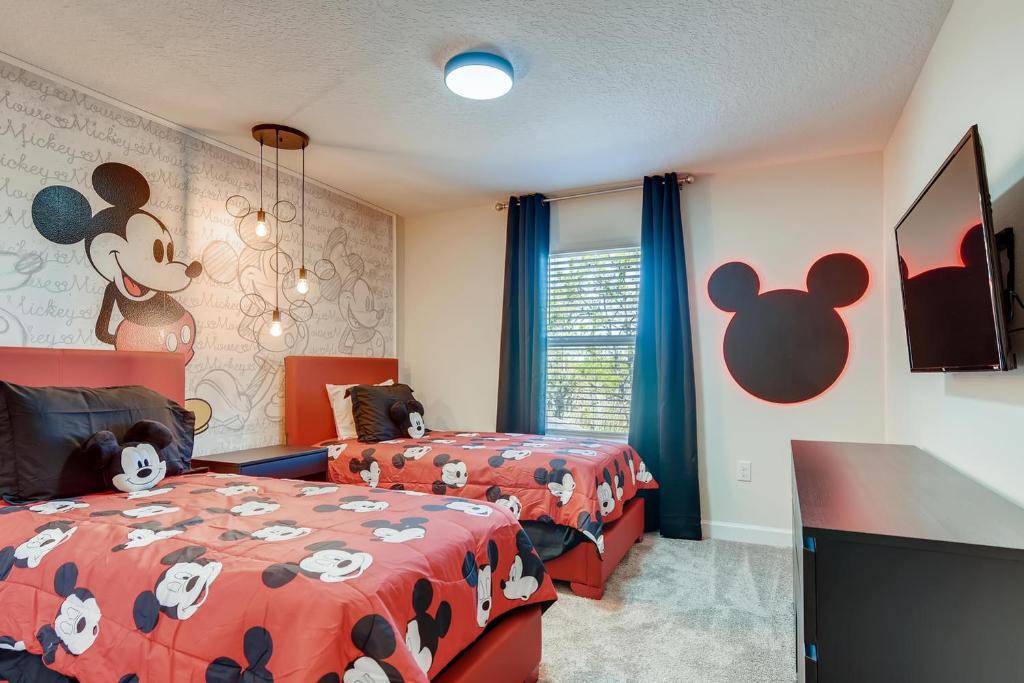 8953 CC - 4BR Townhome with Sparkling Pool, Kissimmee