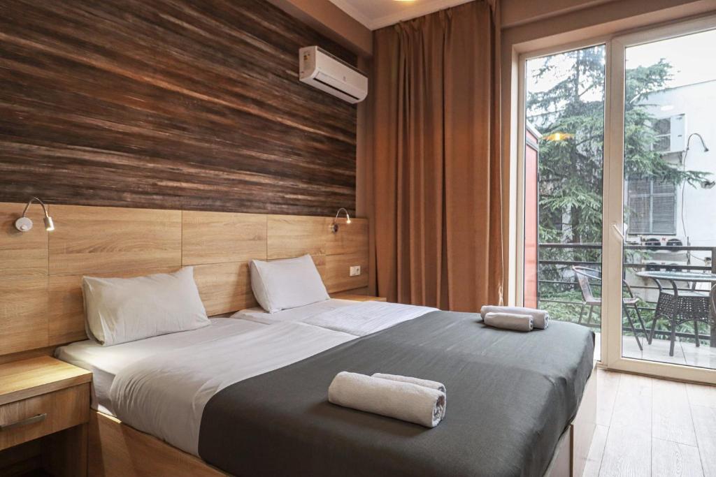 Cozy 1BR Apartment In Historical Part- By Wehost, Tbilisi