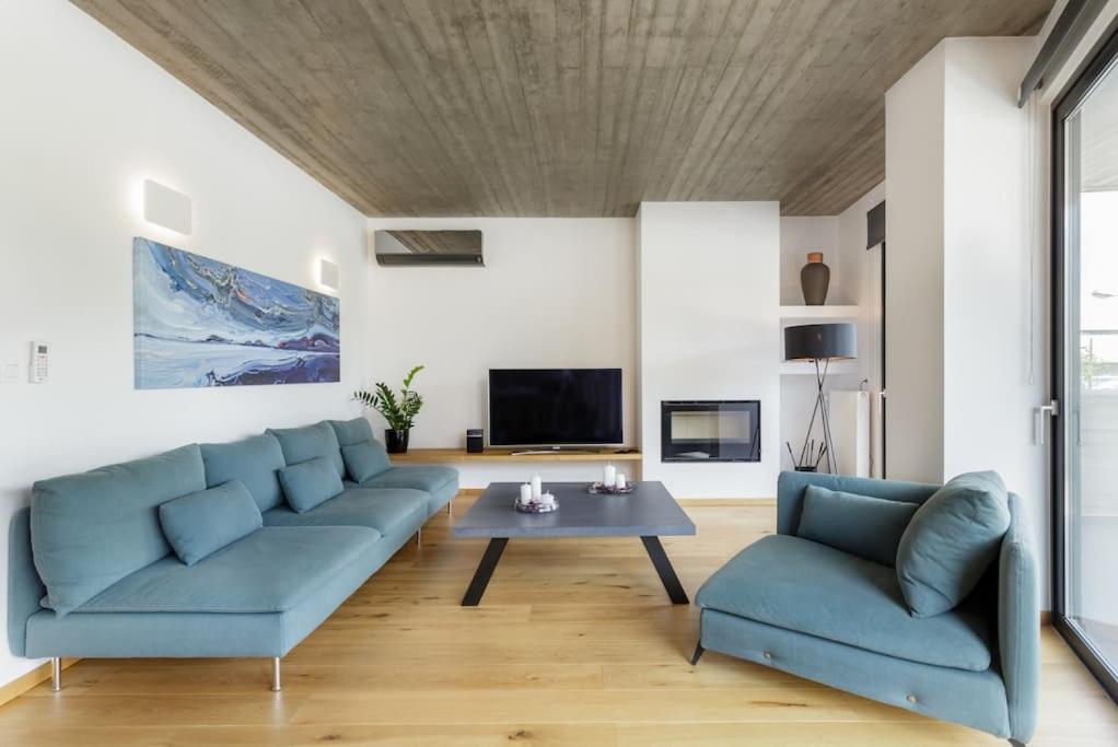The Hostmaster Persephone Turquoise Opulence 1st floor, Athen