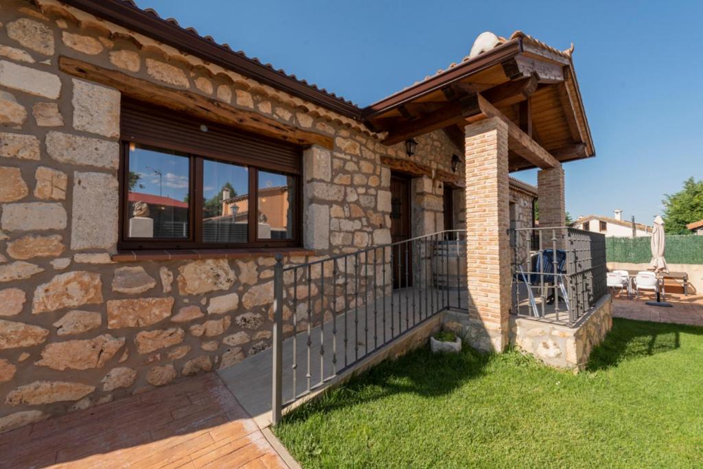 Casa Entre Hoces810paxJardín y barbacoa