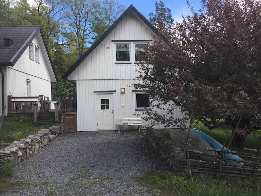 Eget hus i Tyresö Trollbäcken, kanoter ingår., Tyresö