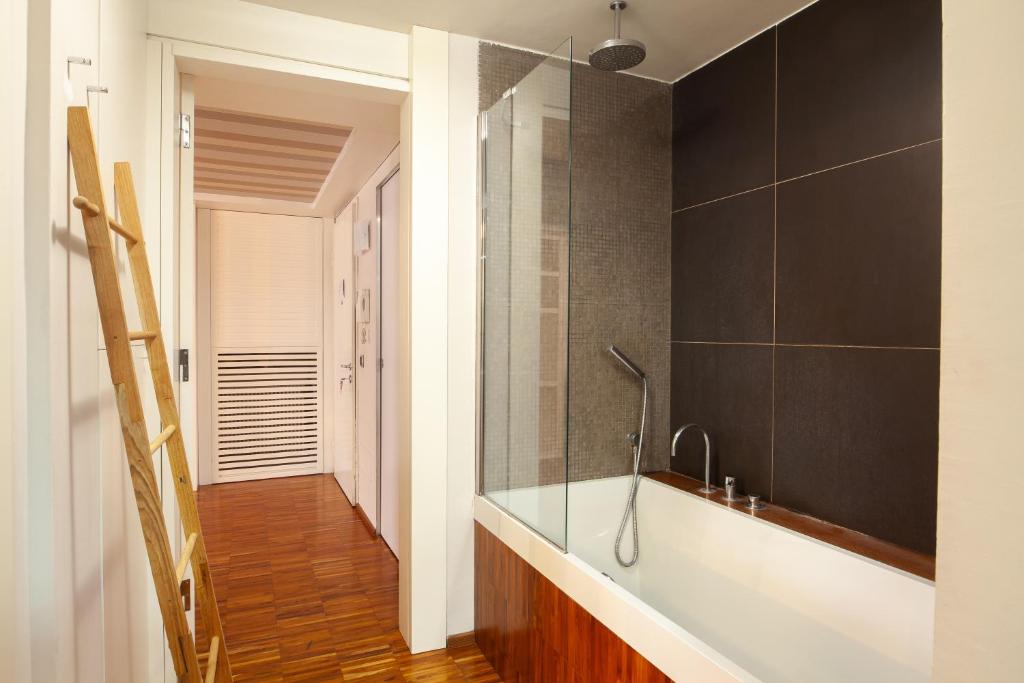 Navigli Design Apartment with Balcony - 4