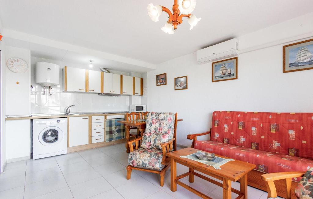 Nice Apartment In Torrevieja - 5