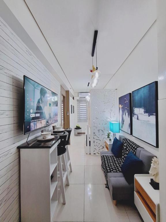 Coast Stay by J 40th floor Penthouse, Manila