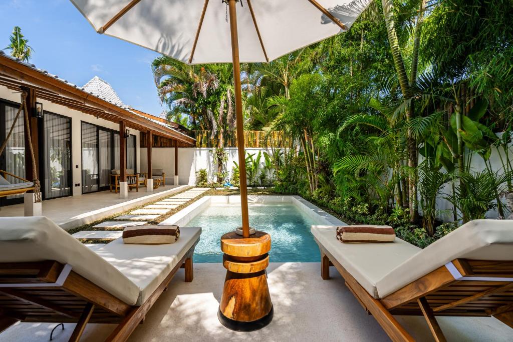 Udara by EVDEkimi - Spacious 4BR Pool villa with Lush garden at Artistic Center of Ubud, Ubud