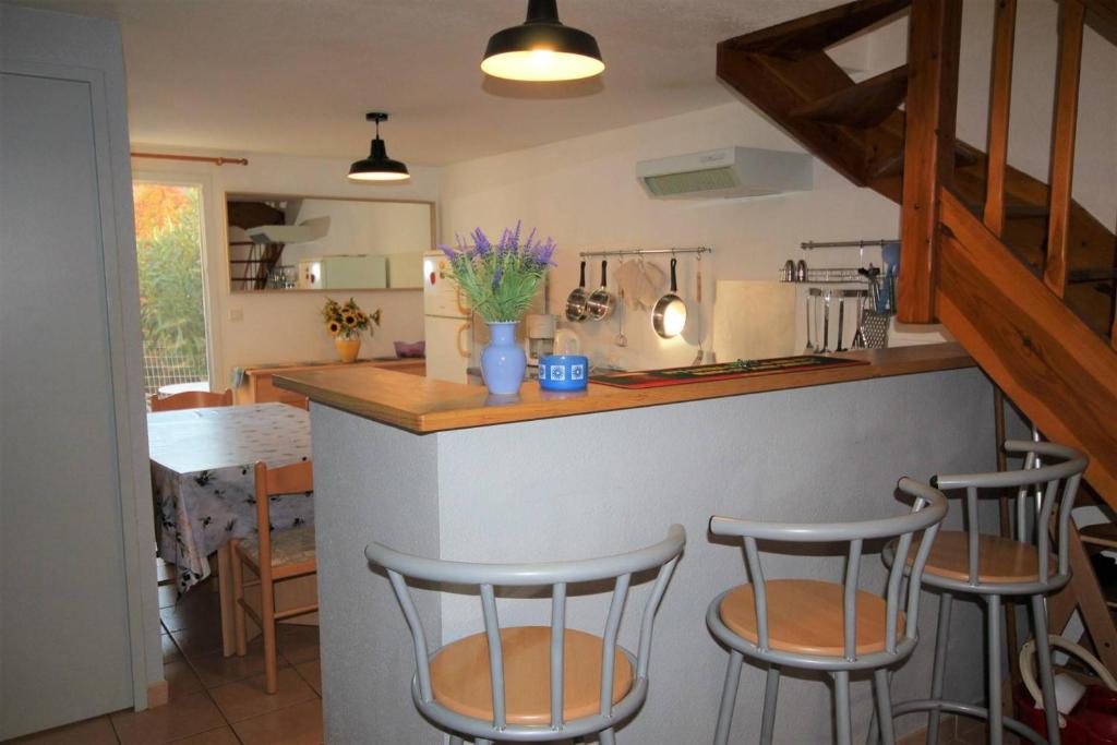 Belle villa entièrement climatisée 4 chambres 10 couchages, fibre WIFI, 2 terrasses parking privatif dans résidence sécurisée piscine commune 800 m de la mer LRCS69 - 4