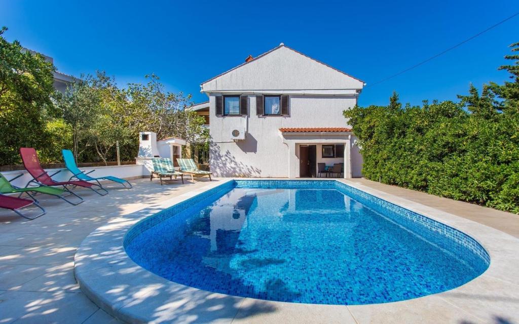 Apartment Zeljko-mit Pool, 200m vom Meer, Šilo