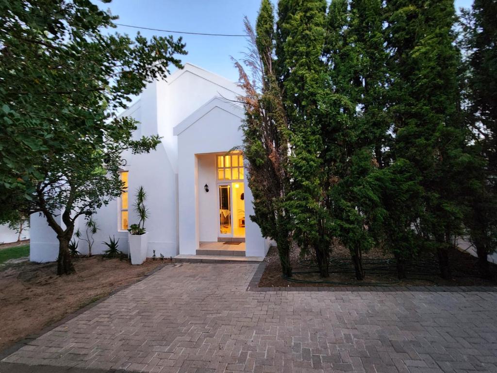 This Is Not The Post Office, Riebeek-Kasteel