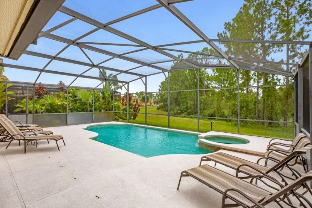 Spacious and Relaxing Home with South Facing Pool home, Davenport