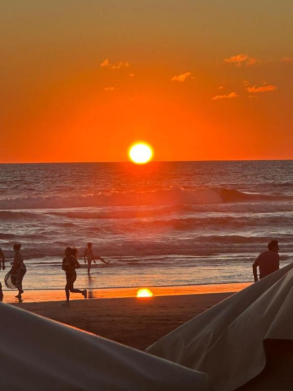 Amplio PH con club de playa privado - 5
