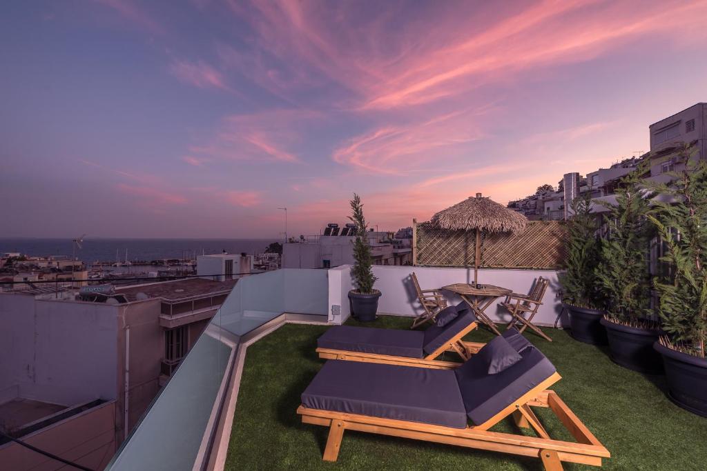 Sea Breeze Suite with Jacuzzi, Pireus