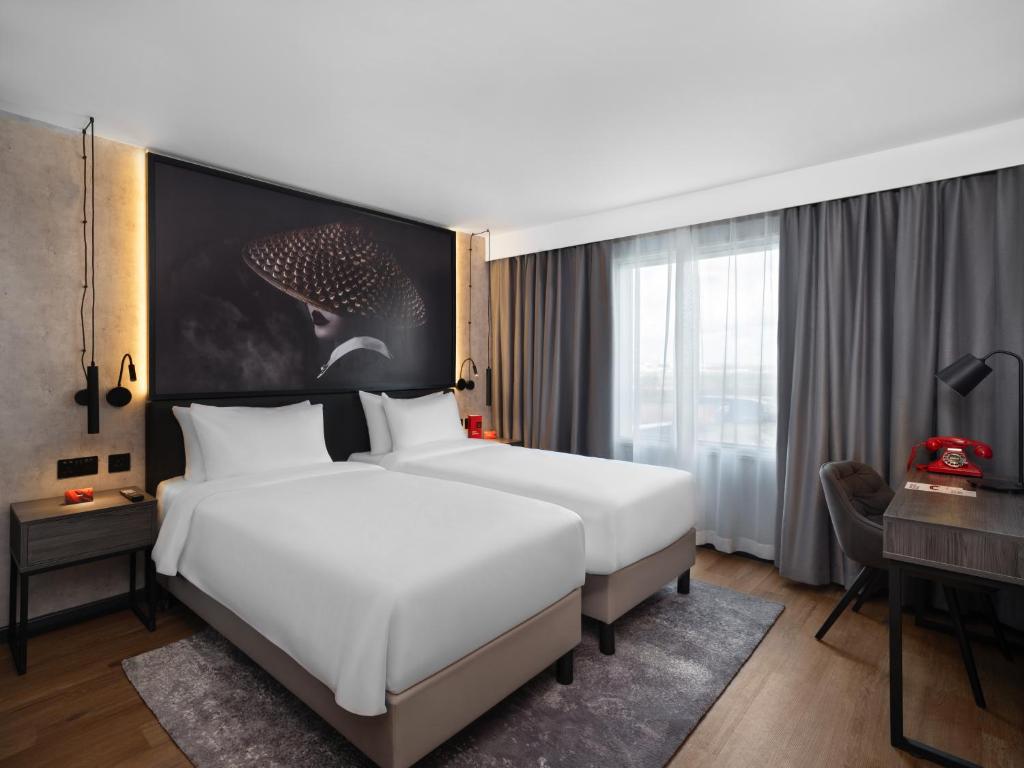 Radisson RED London Gatwick Airport