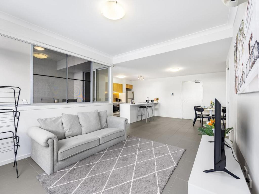 Chic Modern Retreat 1BR Apt w pool Kelvin Grove, Brisbane