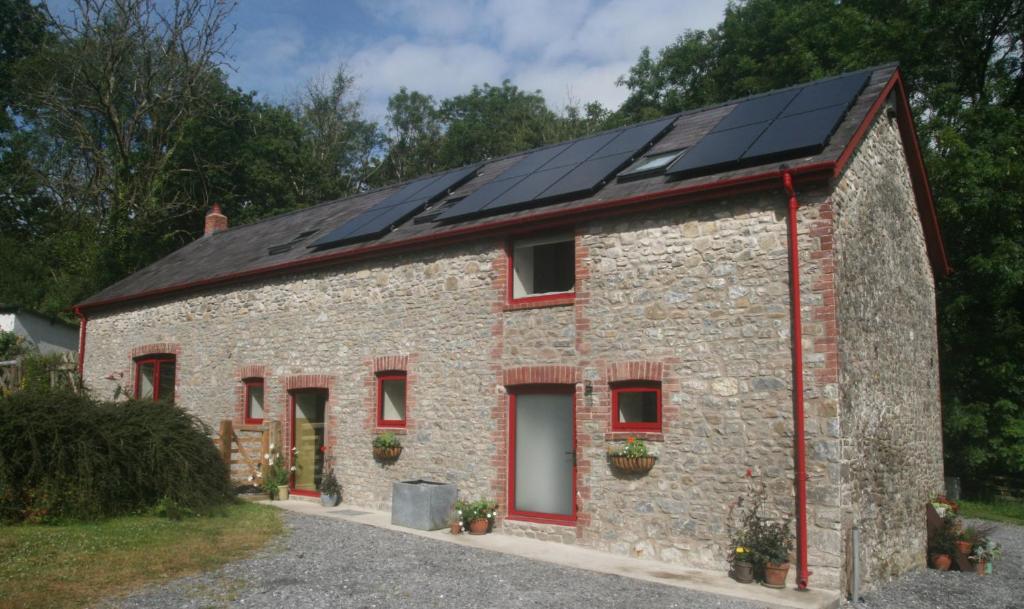 Creatively converted barn in accessible rural spot, Llanwrda