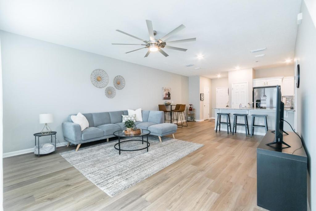 Brand New Luxury -King Bed- 15 min to attractions