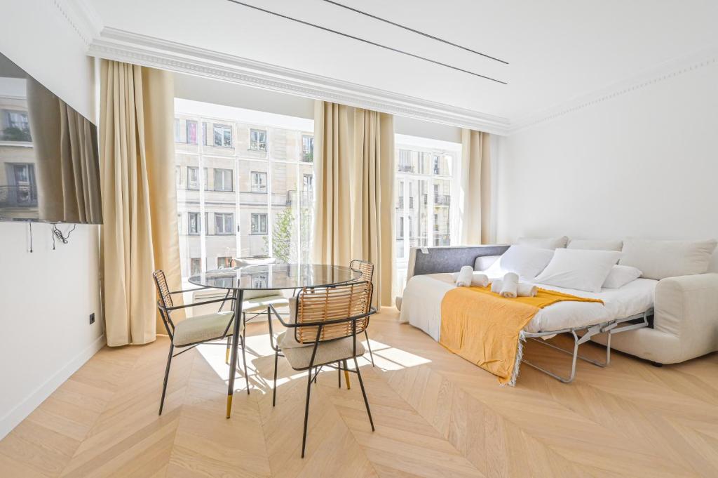 Lovely & Exclusive Parisian Flat - 3