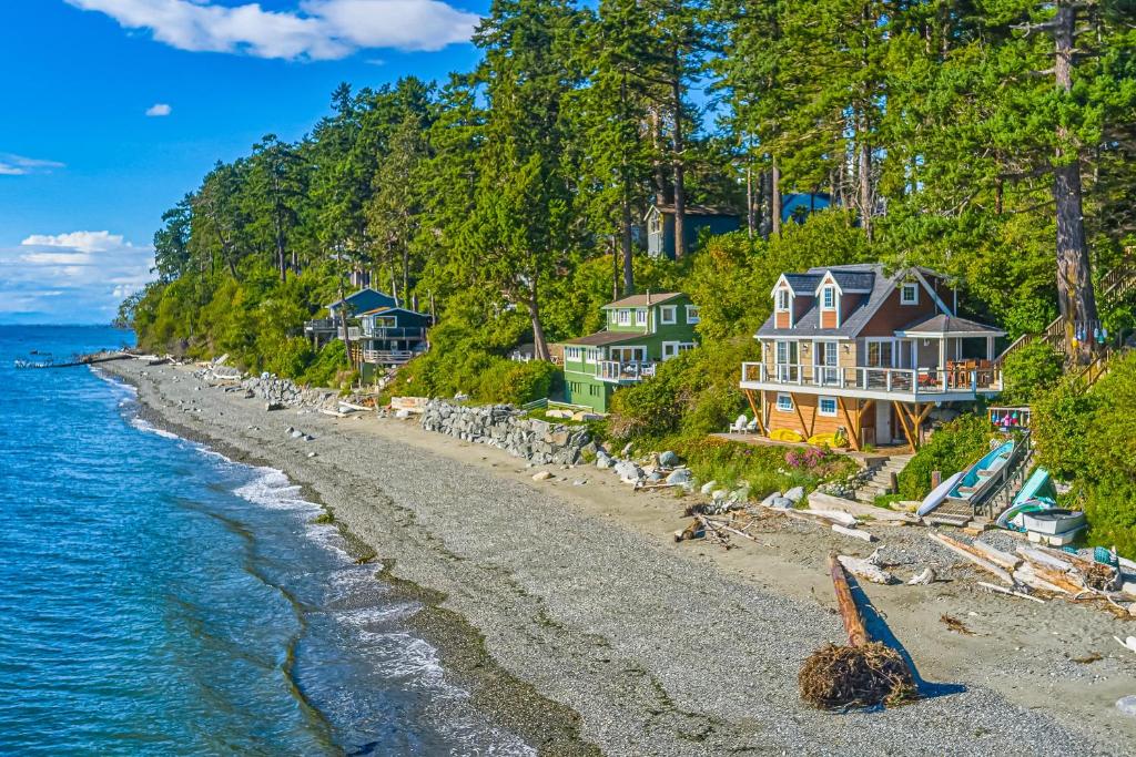 Half Shell, Unit 2, Point Roberts