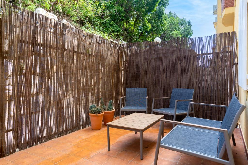 2 bedrooms with pool, terrace and balcony - 2