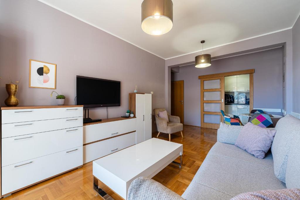 Lovely Studio with Panoramic City View - 2