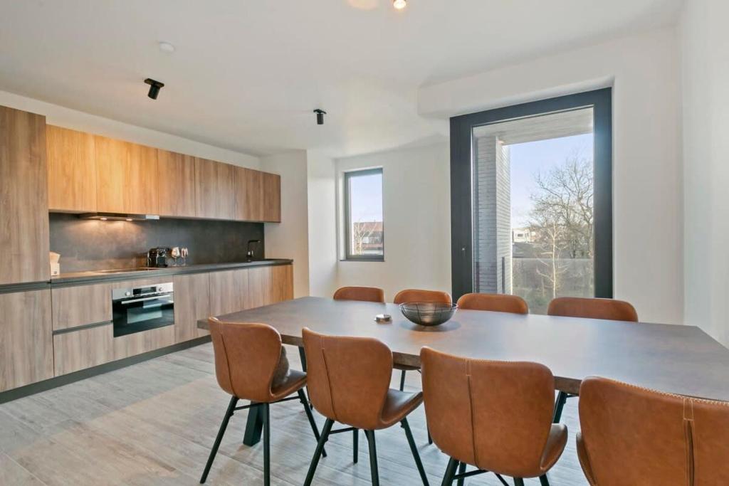 Huswell - Spacious 3 bedroom apartment with private garage, Knokke-Heist