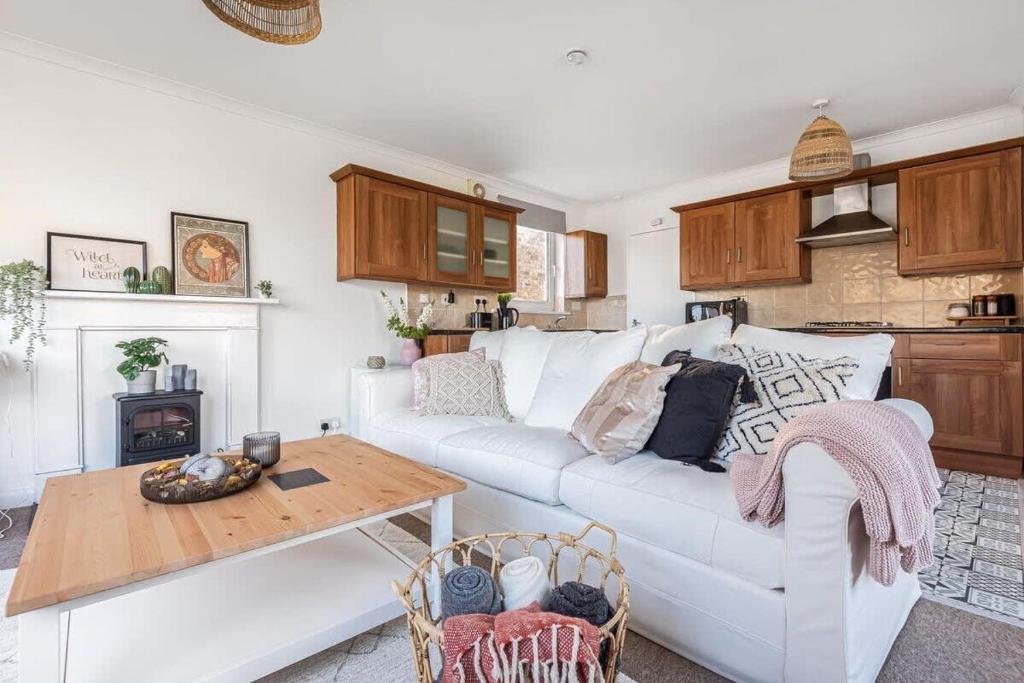 2 Bed in Historic Tonbridge - 35 mins from London