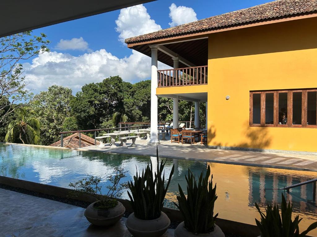 Ratnakara, Dondra East