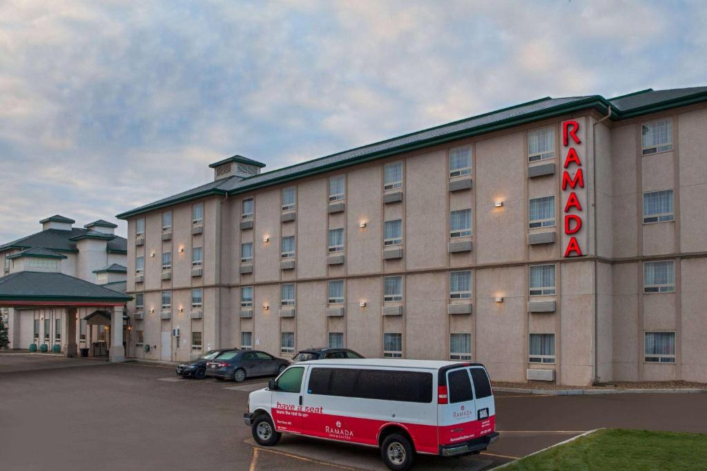 Ramada by Wyndham Red Deer Hotel & Suites, Red Deer