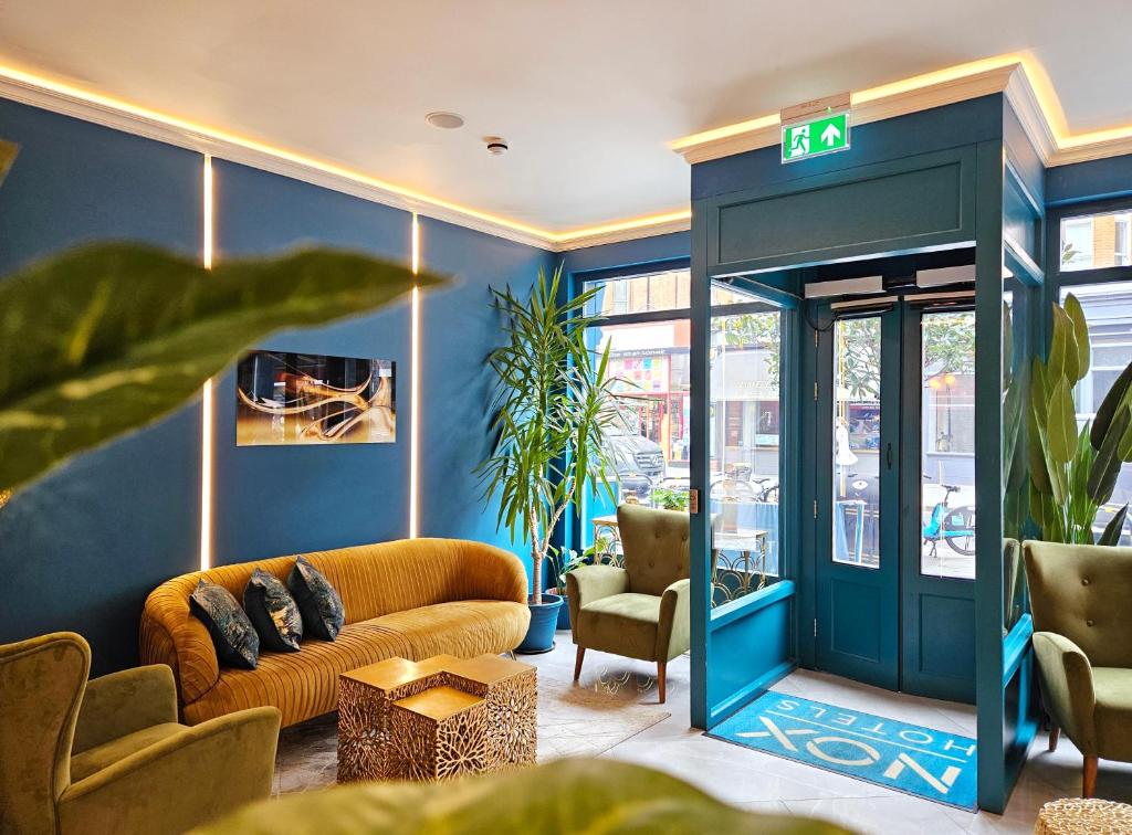 フロント・ロビー