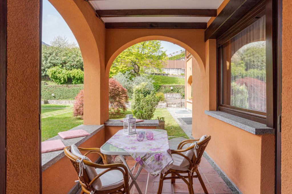 GuestHost - Menaggio Flat with Parking & Veranda, Menaggio