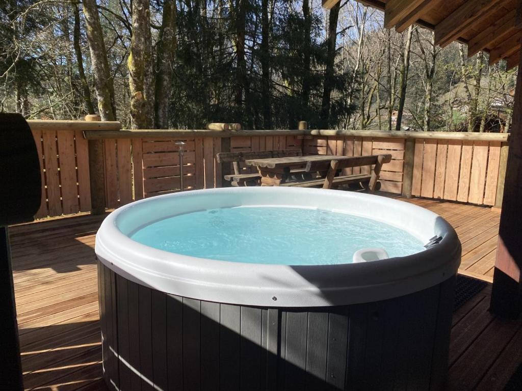 LE RENNE Chalet en bois au calme avec SPA Jacuzzi - 1