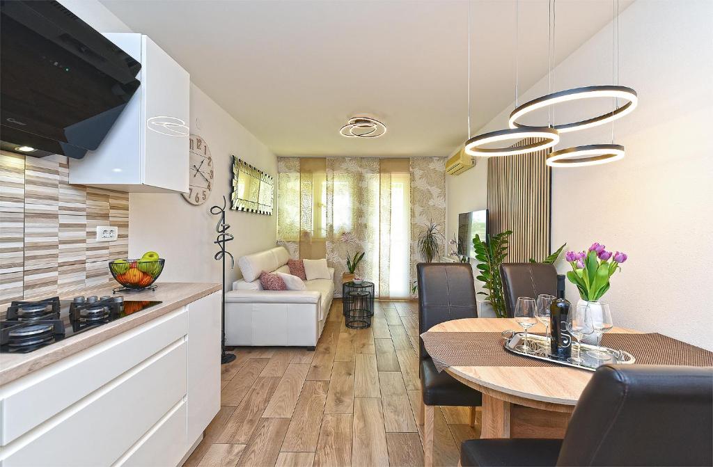 Apartment 2207, Pula