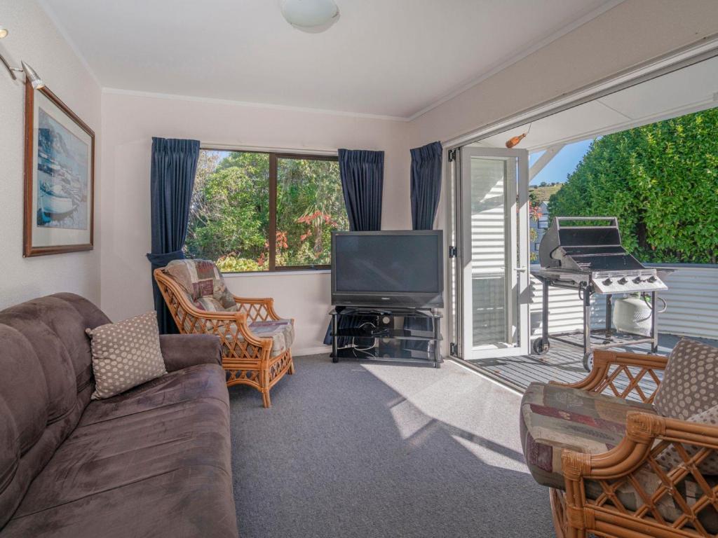 Seashells Bach - Whangamatā Holiday Home, Whangamata