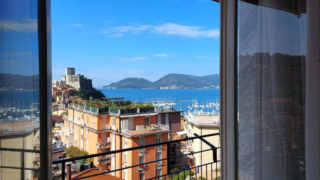 Aless Views, Lerici