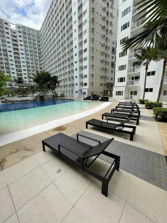 L&B Condo-Cozy and Peaceful 1 Bedroom near MOA with WIFI, NETFLIX and Parking, Manila